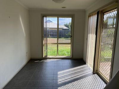32 Kerford Crescent, Point Cook