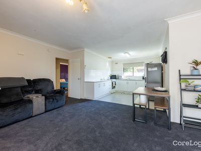 2 / 5 Schwarz Avenue, Horsham