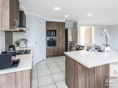 4 HOBBY COURT, Mango Hill