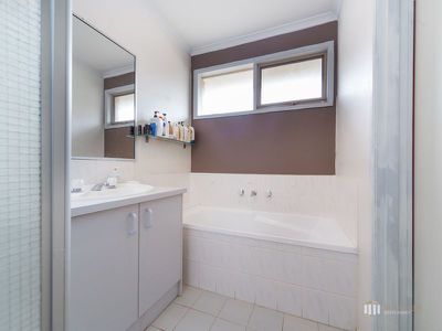 8 Hillview Rise, Hampton Park