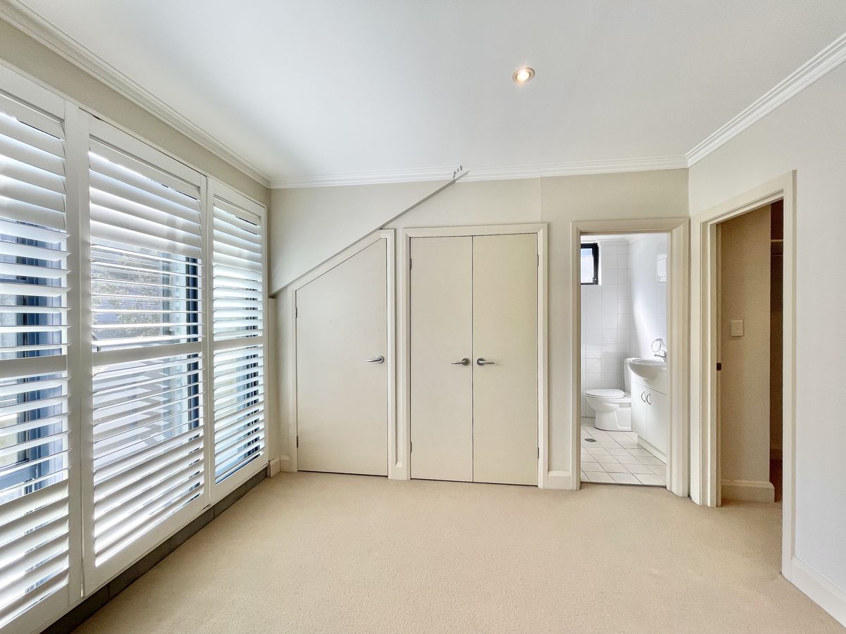 1 / 2 Armstrong Street, Willoughby