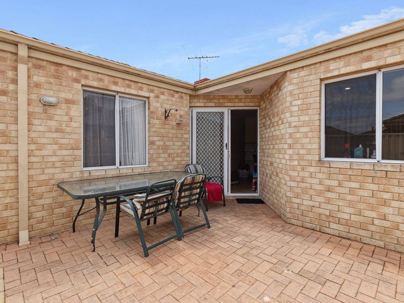 8 Davies Lane, Bentley