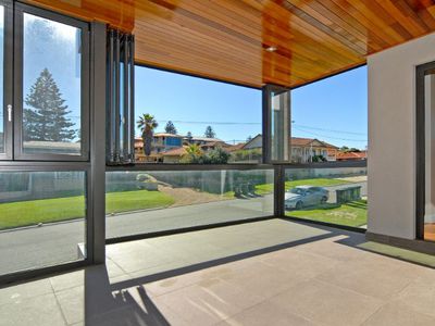 2/8 Sorrento Street, North Beach