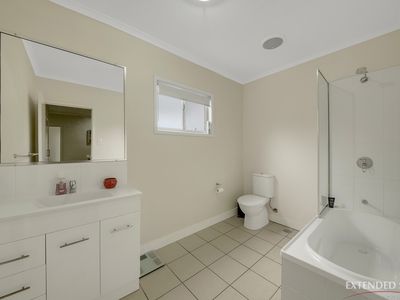 27 / 1 Collins Lane, Kin Kora