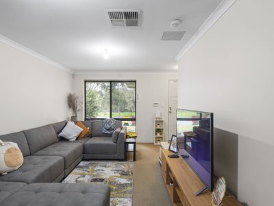 2 / 7 Barfield Road, Hammond Park
