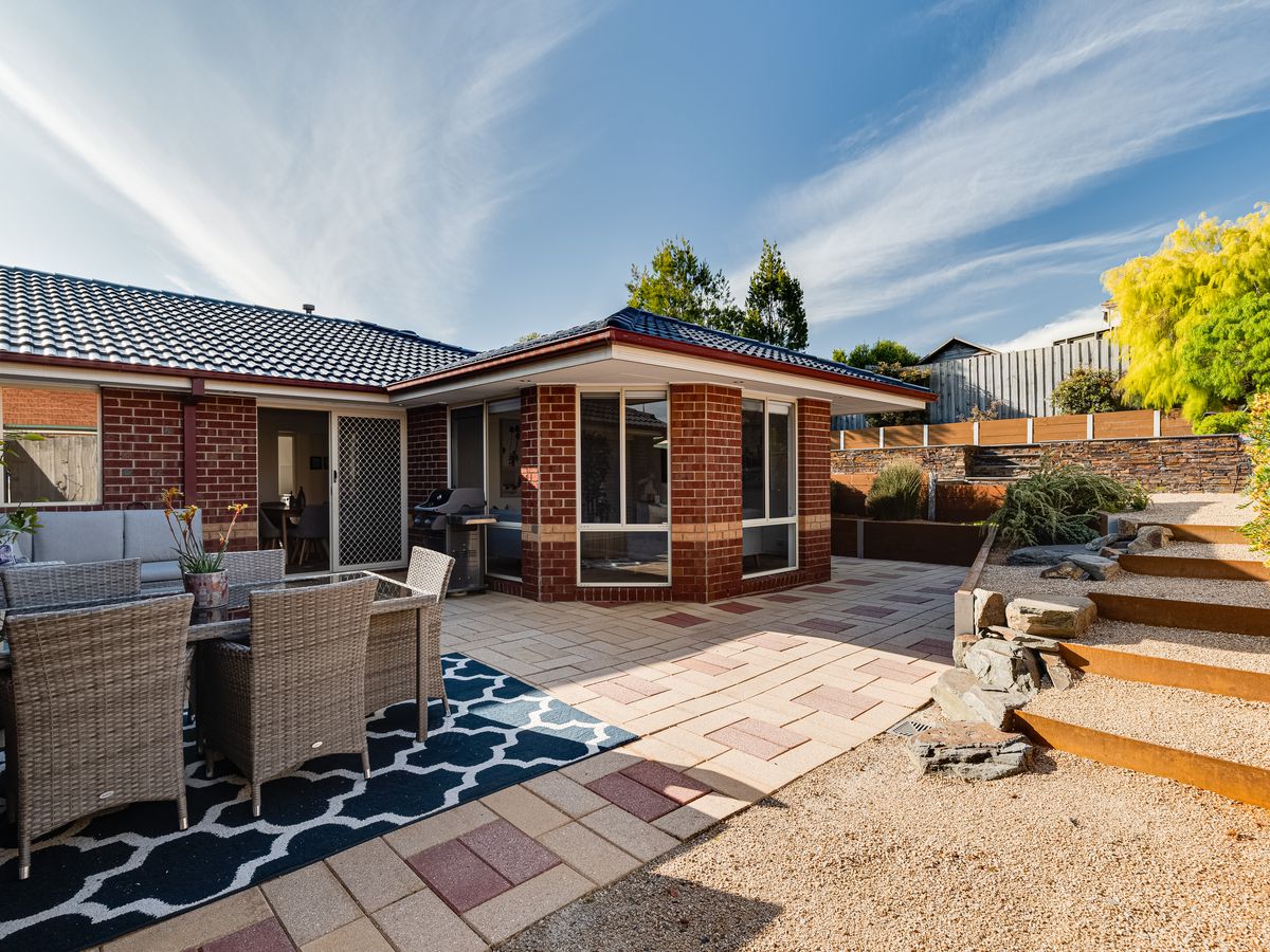 27 Fieldstone Boulevard, Beaconsfield