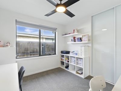 2 / 10 Curtain Court, Brighton