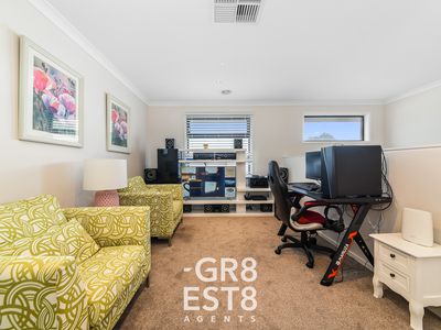 39 Aquatic Drive, Cranbourne West