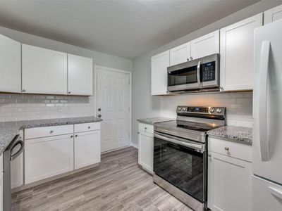 2414 East Kiest Boulevard, Dallas, TX, International