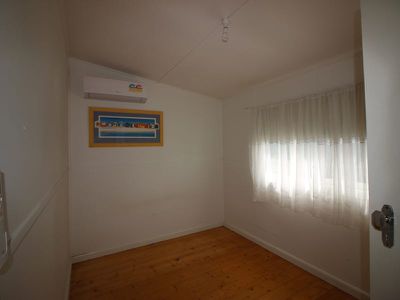 8 Tasman Avenue, Belmont