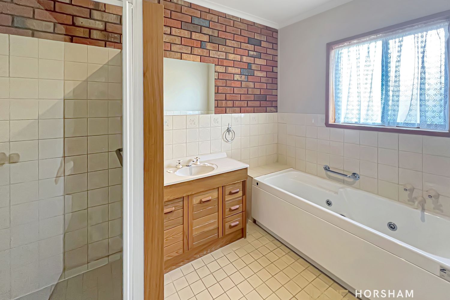 1 / 16 James Street, Horsham