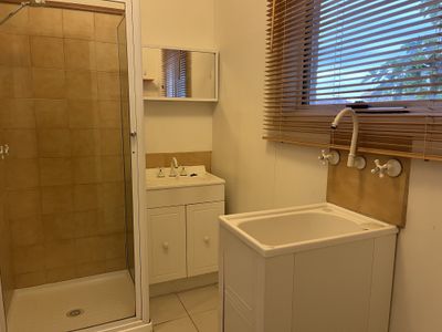 2 / 33 The Avenue, Belmont