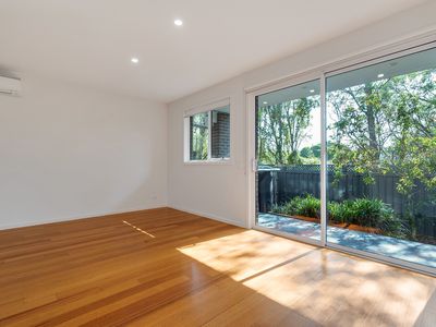 2 / 2 Donald Avenue, Essendon