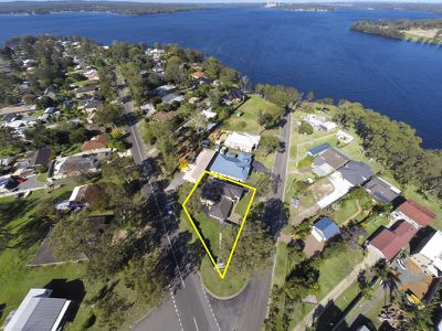 2 Lake View Ave, Brightwaters