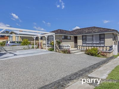 1/4 Bluegum Road, Youngtown