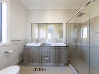 8 Repartee Street, Tarneit