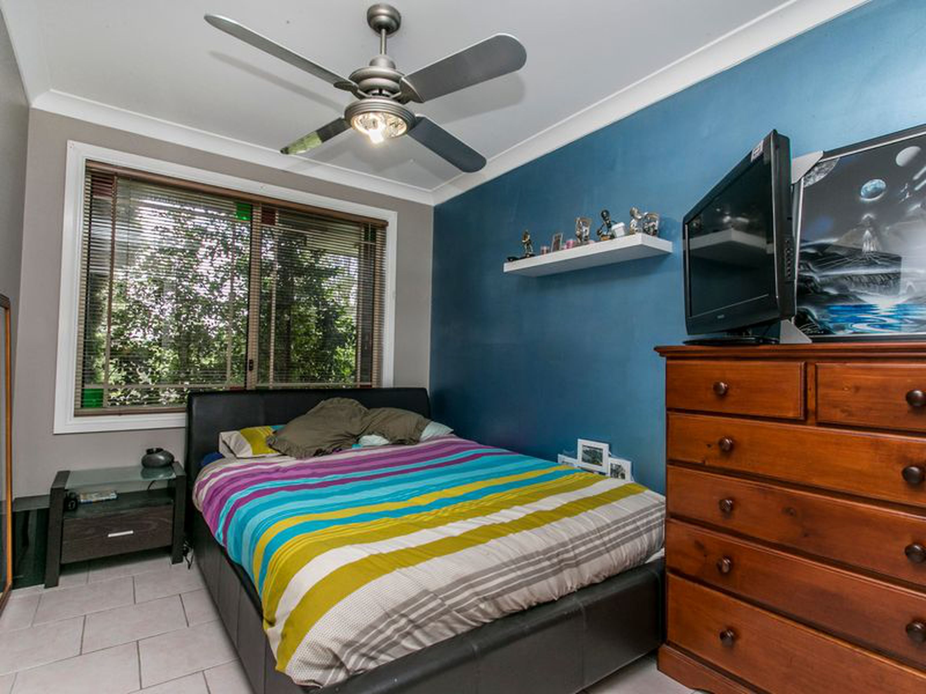 2 / 1 Barronfield Drive, GLENMORE PARK