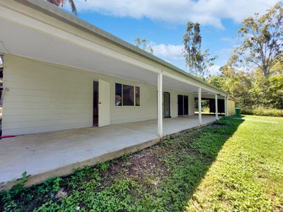 345 Midge Point Road, Bloomsbury