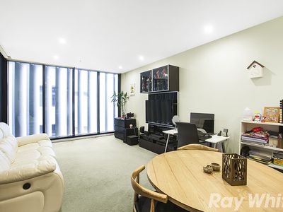 506/70 Queens Road, Melbourne