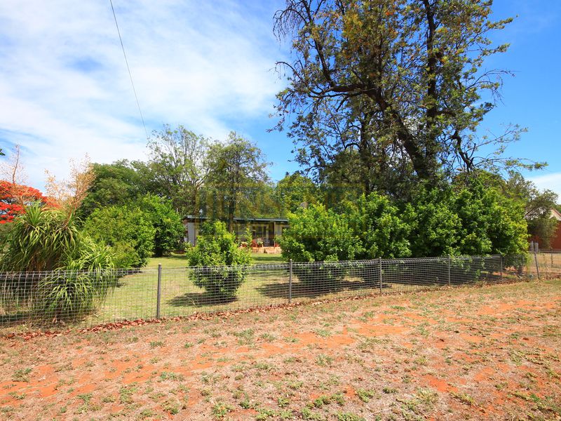 38 Main Street, Pentland