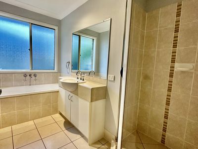 18 Waratah Ct, Yamanto