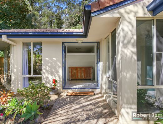 5 BEDROOM HOME WITH PARK RESERVE BACKDROP image 8