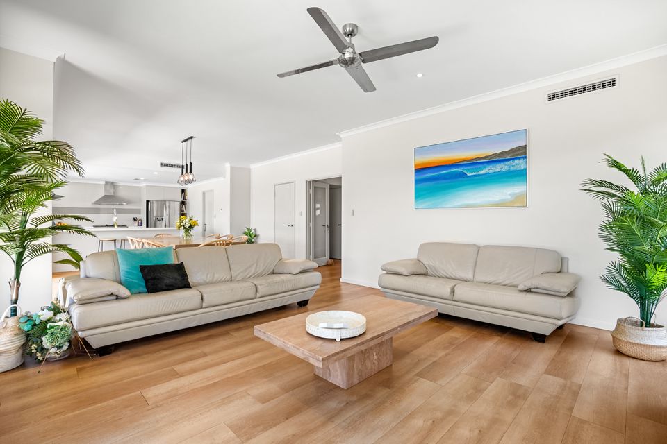 43 Holloways Ridge, Secret Harbour