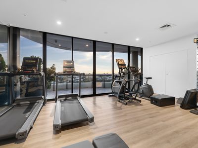 1007 / 15 Cannes Avenue, Surfers Paradise