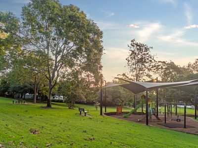 24 Balis Street, Holland Park West