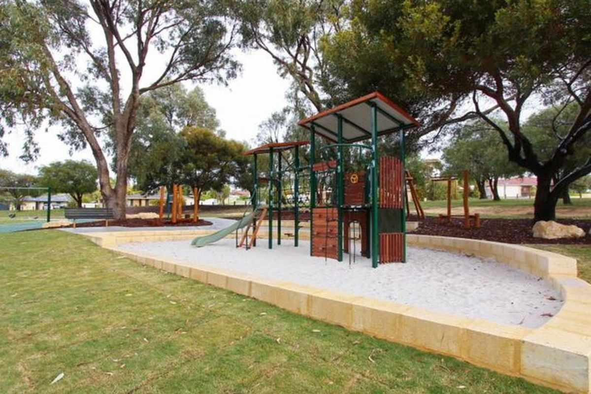 75 Lysander Drive, Heathridge