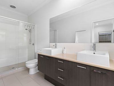 43 Margaret Crescent, Wakerley