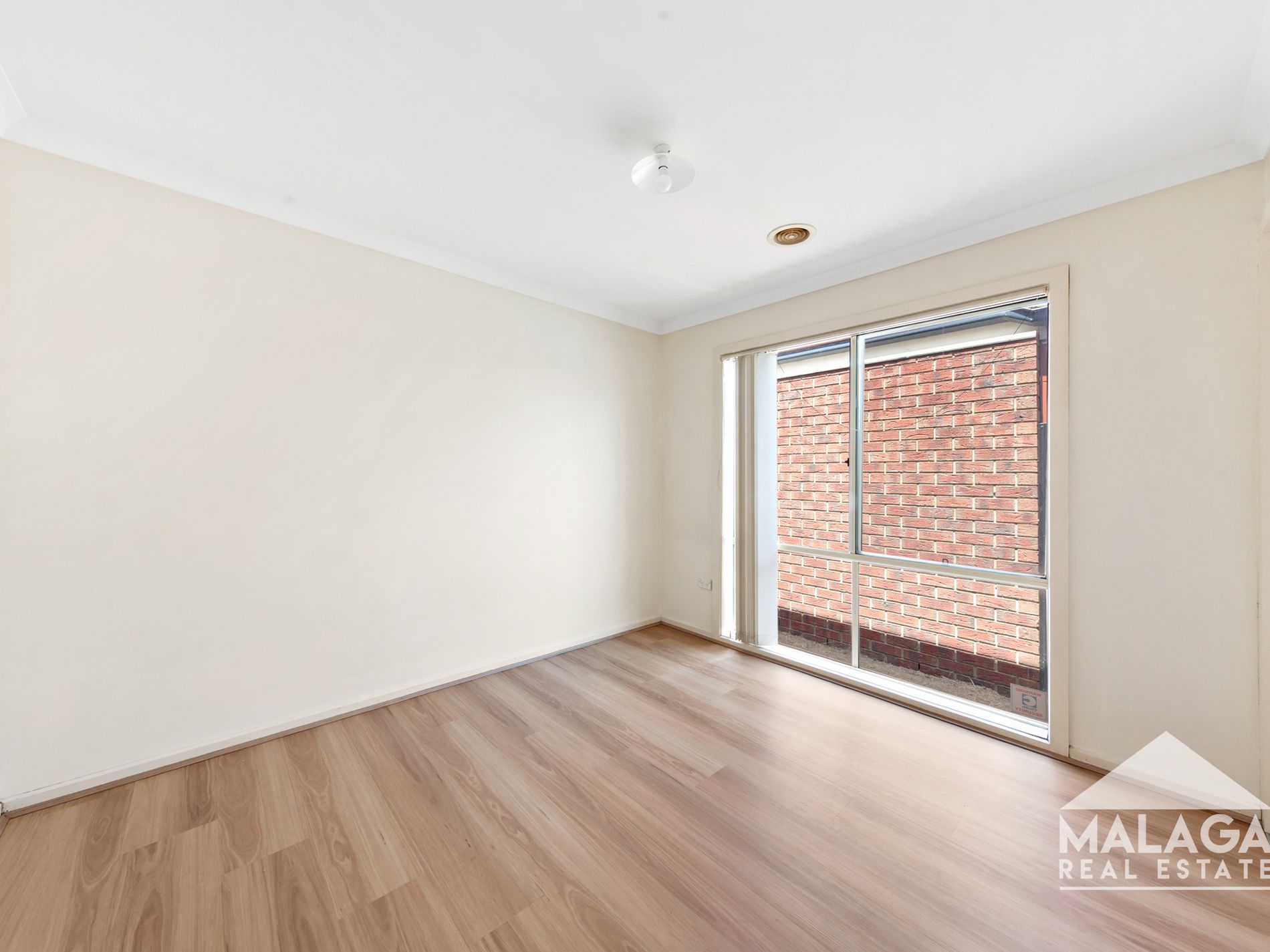 24 Gosford Gardens, Derrimut