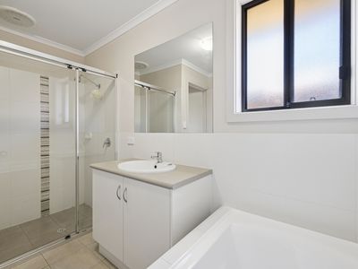 8 / 15 Windsong Court, Morphett Vale