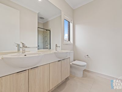 7 Freiberger Grove, Clyde North