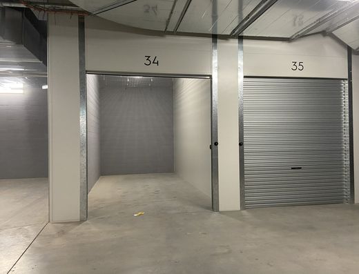 Near New Storage Unit For Lease