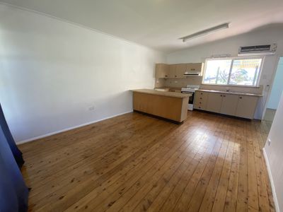 43 Lake Road, Balcolyn