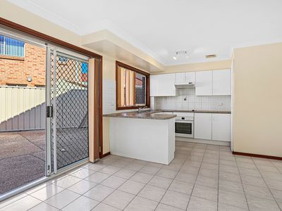 1 / 5 Commerce Drive, Lake Illawarra