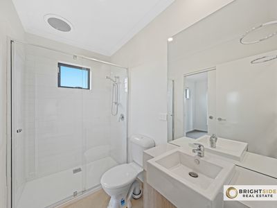 17 Vendeen Walk, Clyde North