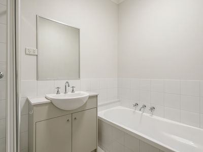 unit 2 / 15-17 Rodney Street, Gisborne