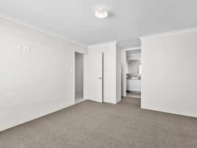 17 Desert Pea Loop, Piara Waters