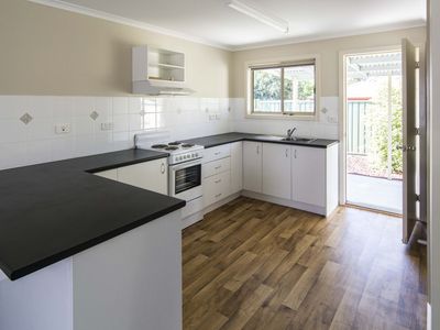 2 / 26 Philip Street, Horsham