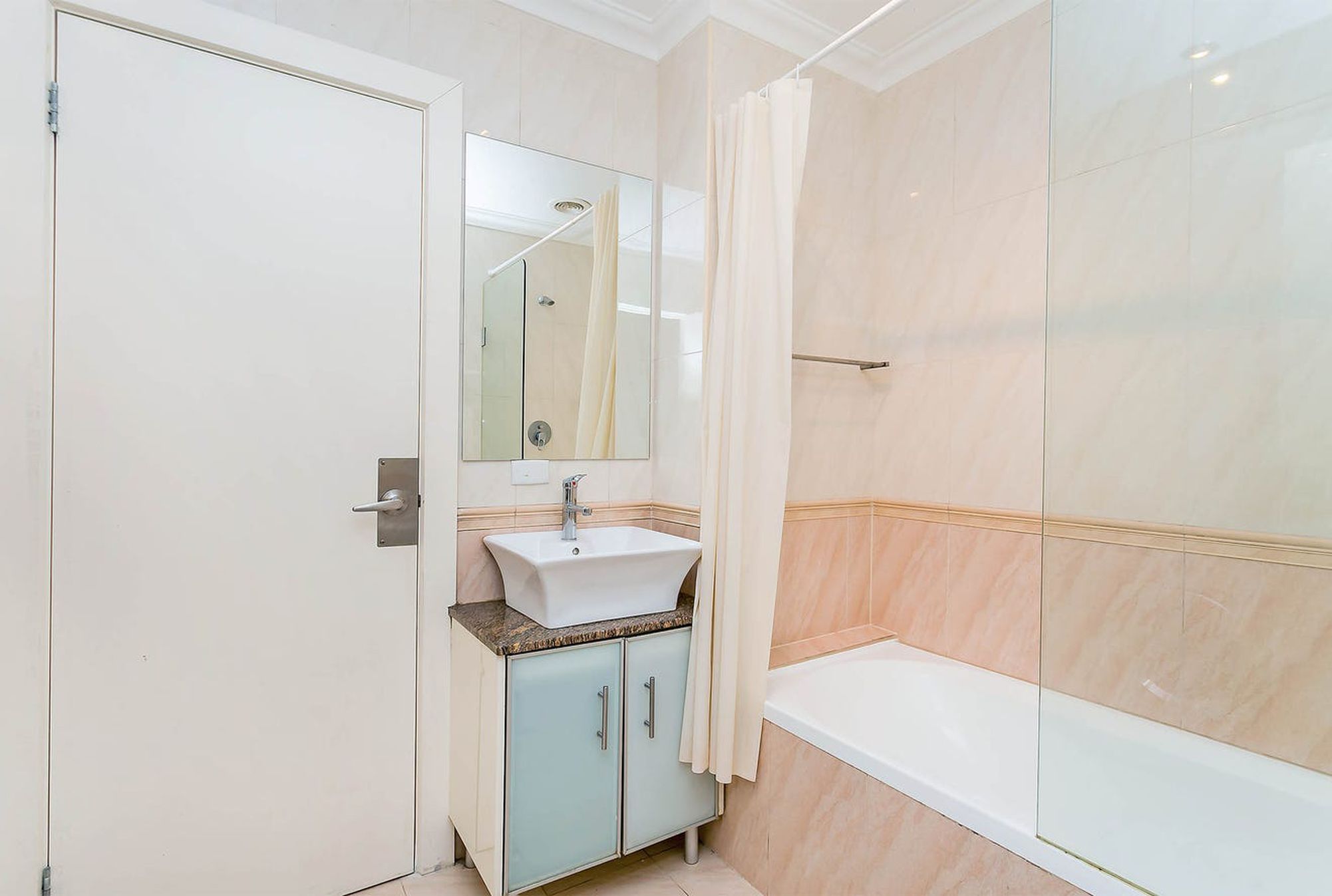 1002 / 39 Grenfell Street, Adelaide