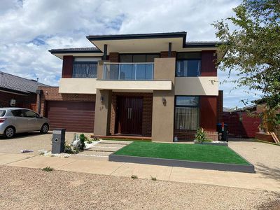 27 Mulholland Drive, Tarneit