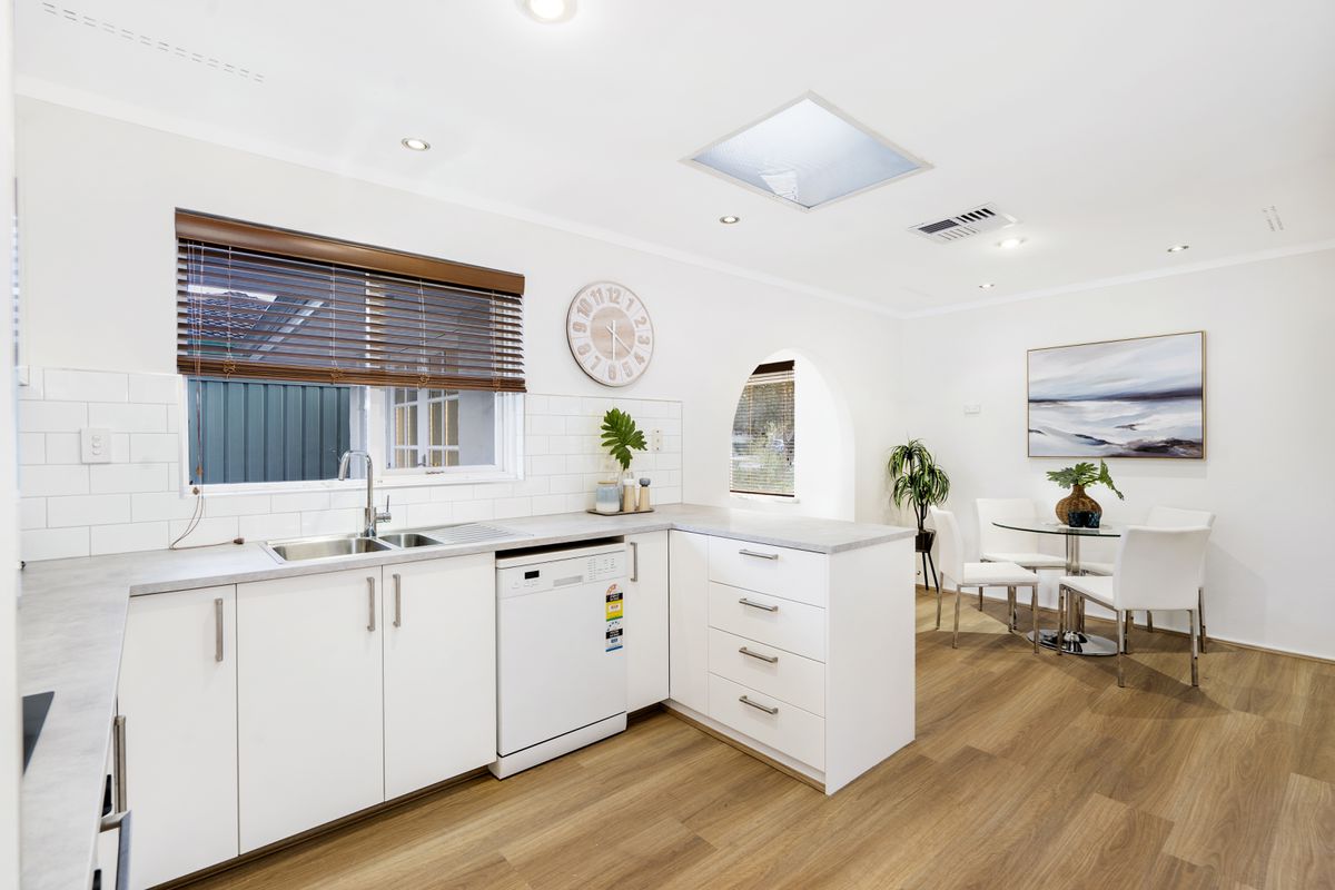 33 Riga Crescent, Willetton