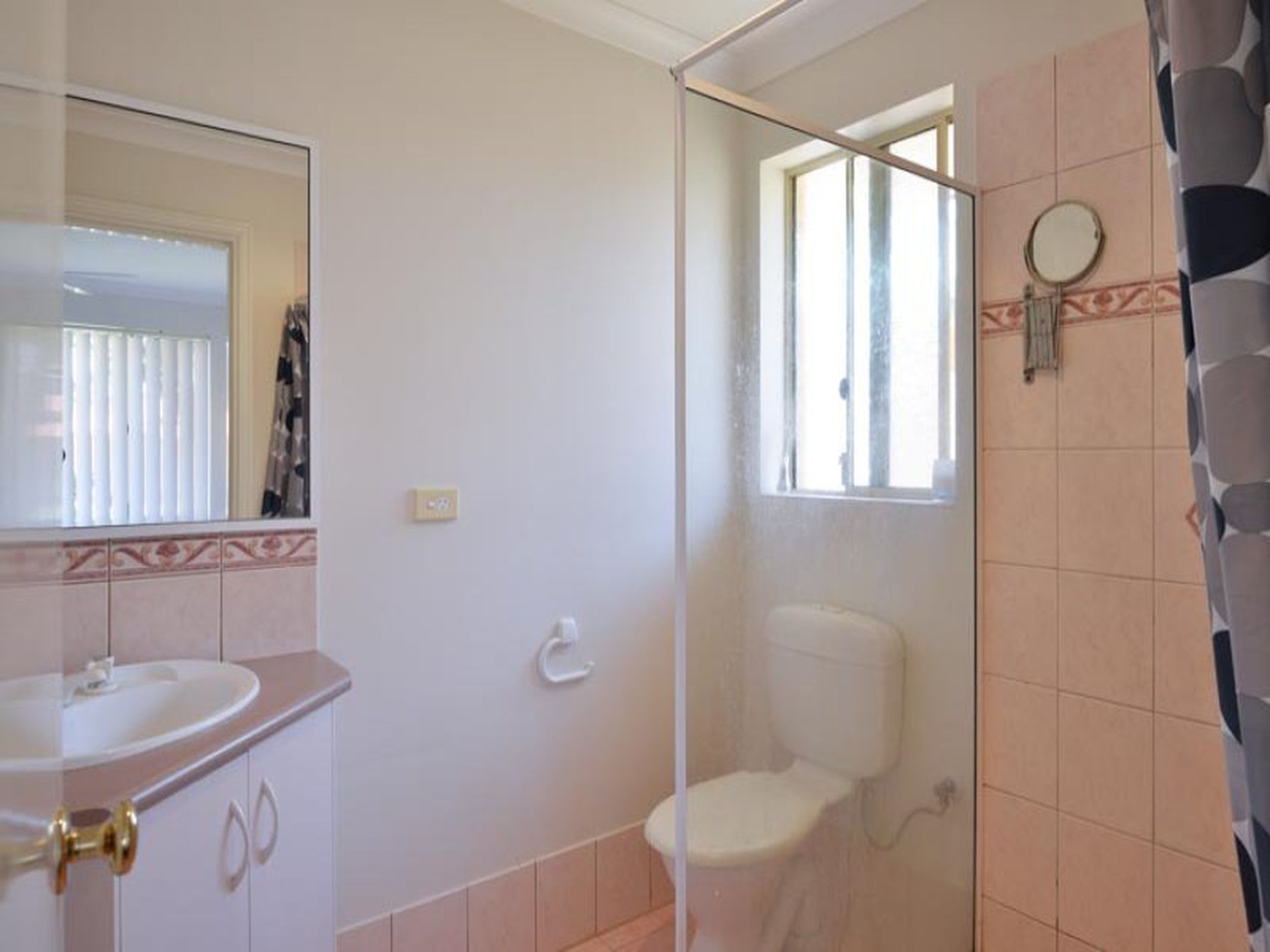 2B Fairlie Way, Broadwood