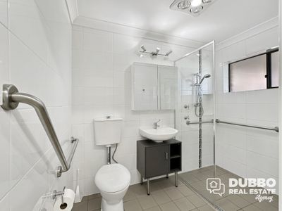 9 Meadowbank Drive, Dubbo