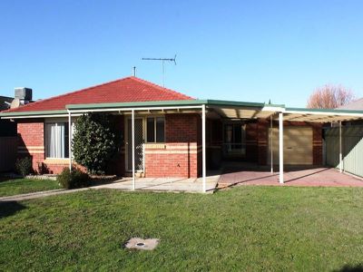 12 Thomas Wedge Drive, Wangaratta