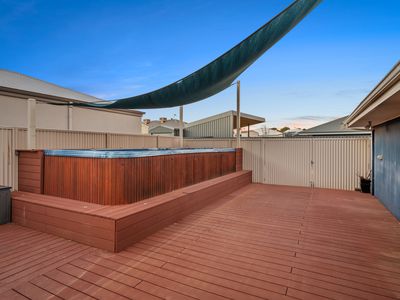 102 Aslett Drive, Karlkurla