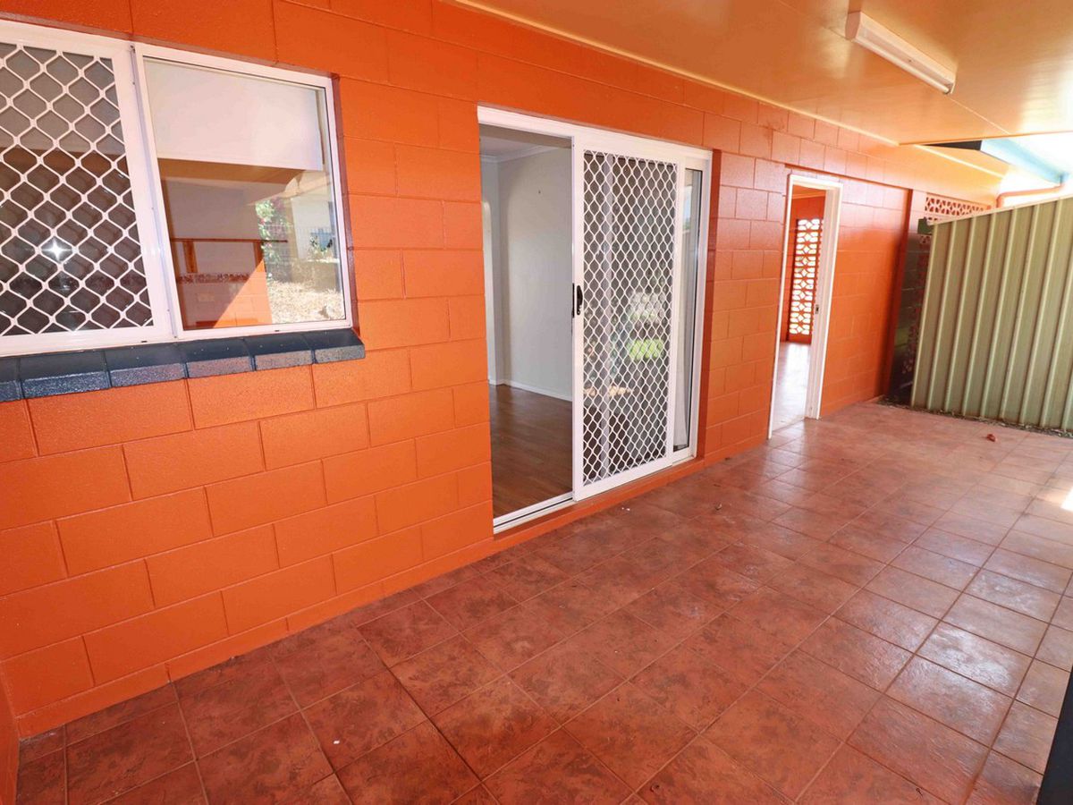 1 Paula Close, Atherton