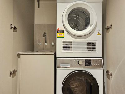 1102 / 8 Louise Street, Melbourne